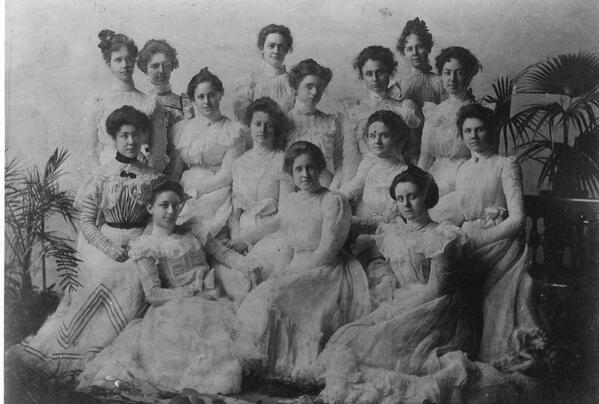 KappaKappaGamma's tweet photo. @MizzouKappa is today's #TBT! This photo is of Missouri Kappas in 1899! #KKG #KKG1870 http://t.co/UHLAQicXDU