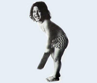 OmgSachin's tweet photo. A 4 year old kid was caught stealing Mangoes.His Mother gave him a Cricket bat to distract him &amp; the rest is History http://t.co/czPRvhilJp