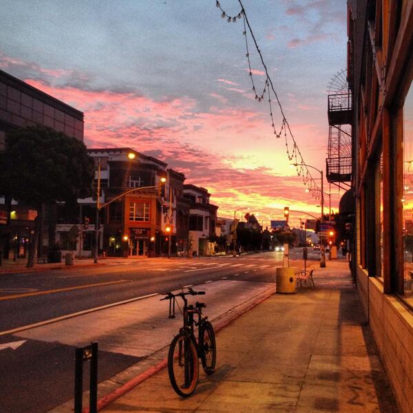 220LA's tweet photo. Good morning from 220 Fitness. http://t.co/cYX2YL7k0m