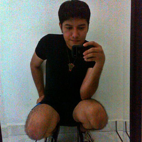 LewisVolturi's tweet photo. #LewisVolturi #TeamVolturi Yo sé que mi collar de los Volturi les gusta xd http://t.co/Wo916H0727