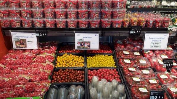 Nieuw concept in N'wijk met Tommies: vul zelf een shakebeker met verschillende soorten snoeptomaatjes. #Lekker!