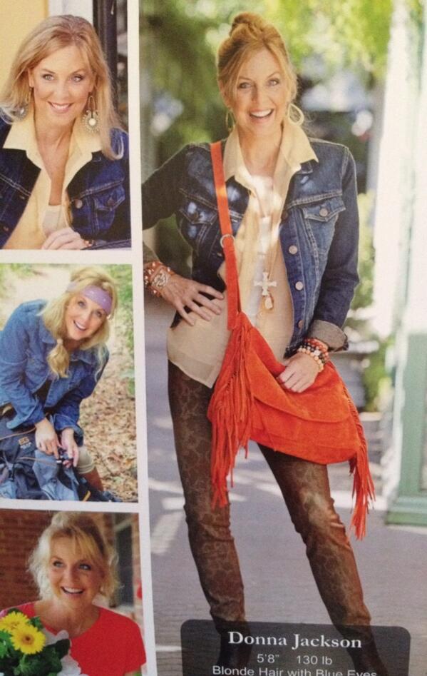 mamadonnaomg's tweet image. Happy Fall Y&apos;all! I&apos;m toting an orange @private_gallery #fringepurse #modelcompcard #gotwork? #catalog? :-)