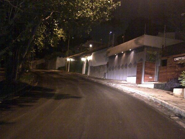 AlcaldiaBaruta's tweet photo. Anoche continuaron trabajos de Asfaltado en Av Circunvalación del Sol de Santa Paula #Baruta Gestión @GerardoBlyde http://t.co/YUDT5OnZNb