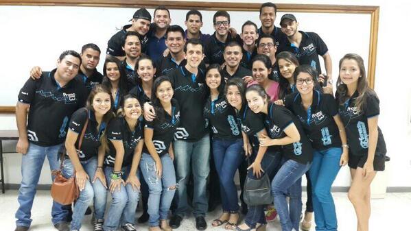 pierjoseph's tweet photo. Lo maximo mi #PromoXIII #GerenciaDeEmpresas #Ucat http://t.co/bMbHN40LNU