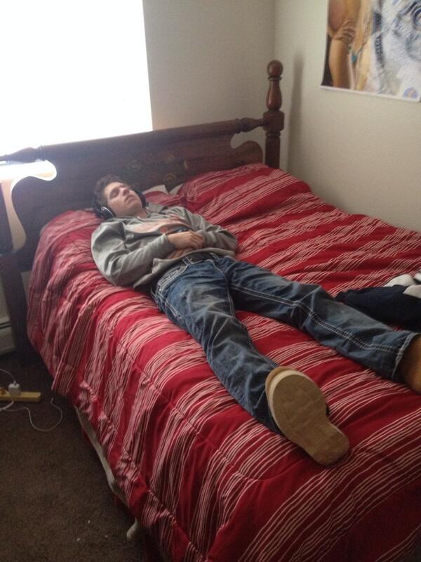 bhoward278's tweet photo. Perfect sleeping form... I think yes! @NJanke15 http://t.co/9TzNmtUuIE