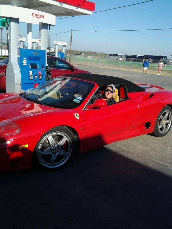 cordova_sports's tweet photo. Recorde #AustinF1 2012 y el Gran apoyo siempre de @acervantes_ y @lalocortes79 en el #PuebloFantasma #killenTX @F1 http://t.co/YCp5zKmyZc