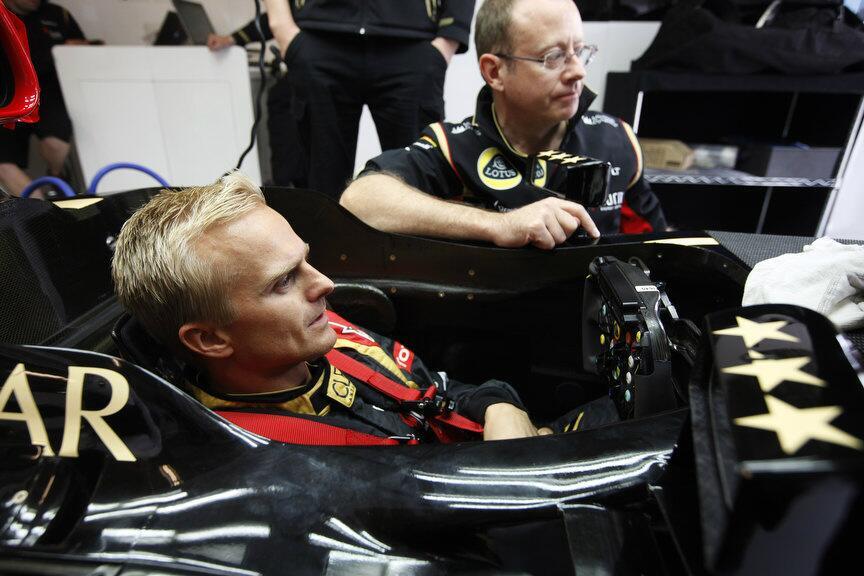 Kovalainen remplace Raikkonen pour les deux derniers Grand Prix - Page 11 BZDpyz_CIAAJgqy