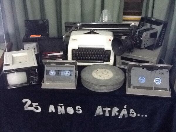 Mamenjg12's tweet photo. Cómo pasa el tiempo!! MT @pbongiovanni:Dispositivos de hace 25 años! #ComplejoOpen #25AniversarioCOMU en @UCSFoficial http://t.co/PU2XbKAIW7