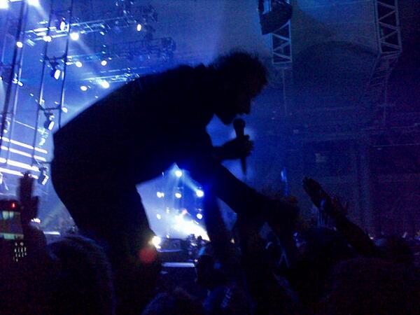 mixedtapefr's tweet photo. @The_National encore très près du public ce soir. Live report bientôt en ligne! #london #alexandrapalace http://t.co/QAQRPjNaUz