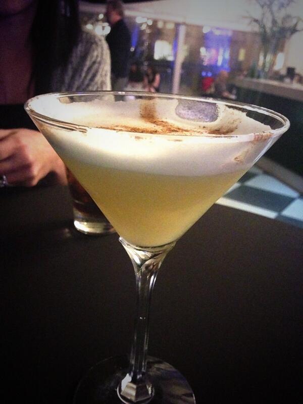 RFischerMan's tweet image. Scotch, egg whites, lemon, quince syrup. Not bad. #whodrinkseggwhites?