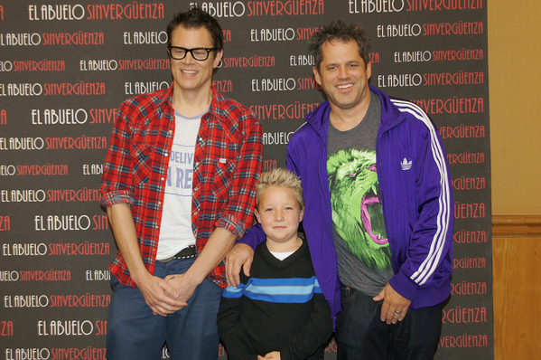ParamountMexico's tweet photo. Protegiendo las joyas @realjknoxville #JeffTremaine #JacksonNicoll y #DerekFreda de #ElAbueloSinVergüenza http://t.co/X9c8LM1QU0