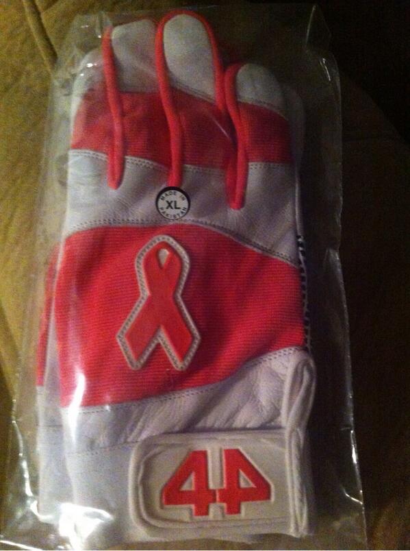 austinhenrich25's tweet image. Got my @44ProGloves #swingforthecure gloves today! Thanks guys!