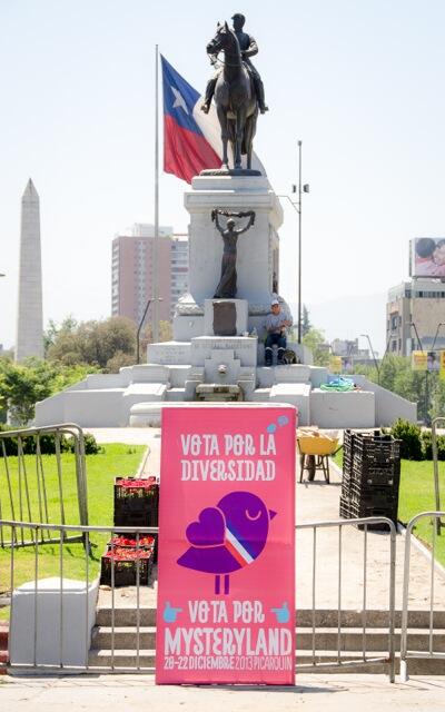 MysterylandCL's tweet photo. Por un Chile más diverso #PajaritoPresi cumple camino a #MysterylandCL 2013 http://t.co/bVfEzzsG8z