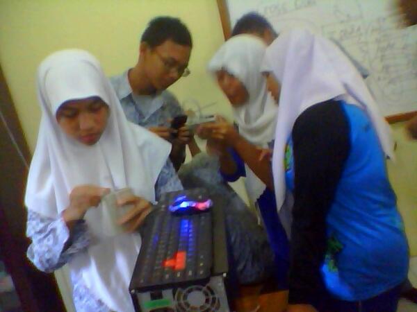 belajar pengkabelan di lab tkj 2
<a href="/smkmuhbligo/">SMK Muh Bligo</a>