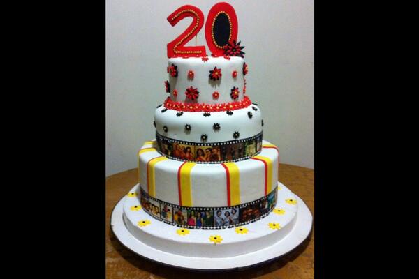 didiLiciousCake's tweet photo. Anniversary Cake for Be3 20th year Concert at Theater Jakarta http://t.co/Y8J2eGP8wo