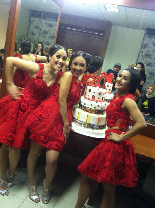 didiLiciousCake's tweet photo. Congratulation Ladies 😍😍😍 http://t.co/Hw0l8zR433