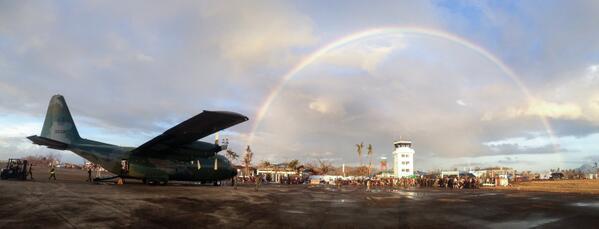 totoheart's tweet image. “@javellanajohn: The exodus from Tacloban Airport. #YolandaPH #HelpTacloban http://t.co/pNz6hCp0TN”