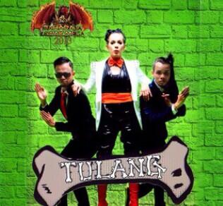 AlongCham_Team's tweet photo. Malam ini... @alongrajalawak http://t.co/QNtpSgeZ9I