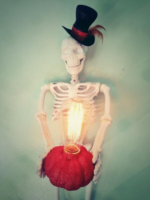 RossFusion's tweet photo. Skeleton lamp. http://t.co/5Eb9QnlNqA