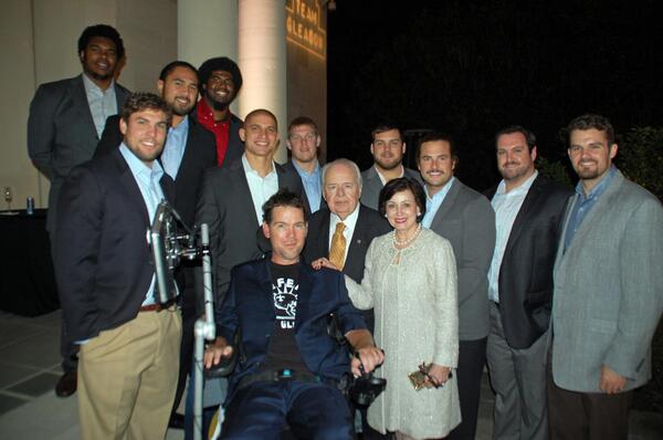 TheJimmyGraham's tweet photo. Great time with my saints family. #nowhiteflags http://t.co/iN7otUwcLJ