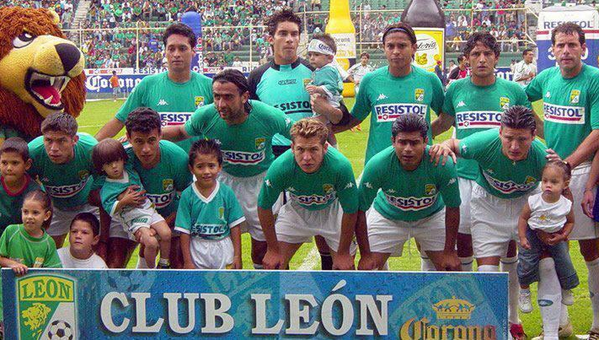 SanCadilla's tweet photo. ¿Sabían que alguna vez jugaron juntos @Cpillo24, @AngelReynaFut y @cirilo_saucedo en el @clubleonfc? (Vía @MoraPicos) http://t.co/YTEJPLpXf8