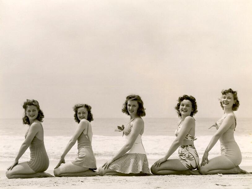 History In Pictures on Twitter "50's Beach Bunnies http//t.co/l7AcCMjzL6"