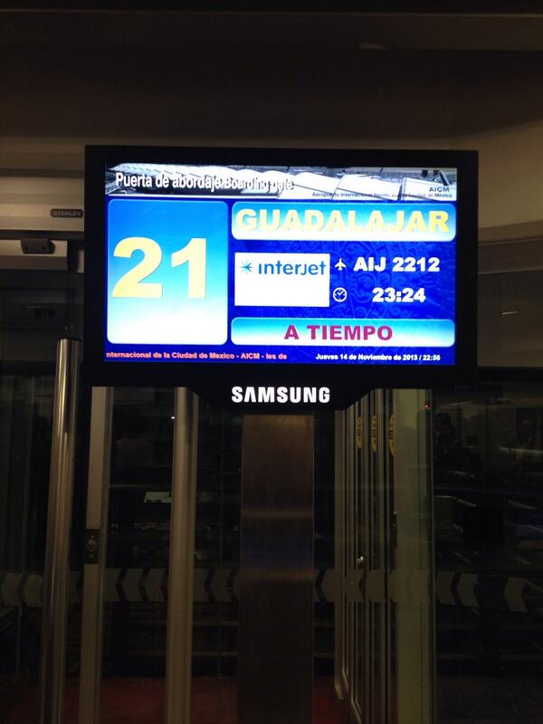 Todavia de su pesimo servicio y dos horas de retraso nos quieren hacer tontos! NO VUELEN CON @interjet_mx