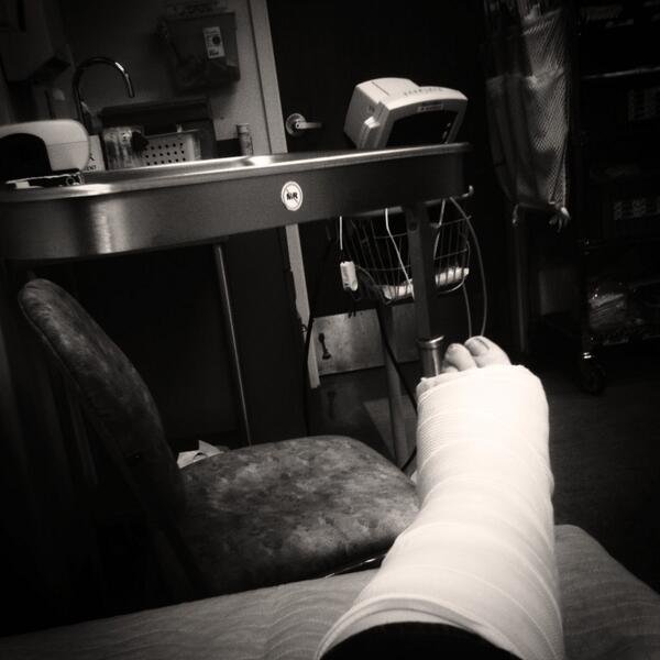 anomaly113's tweet photo. #brokemyankle #ouch #leftTibia http://t.co/467s4A17Lf