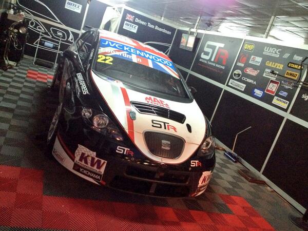 Finally made it into the Q2 had an air filter problem so could not improve start 12 for both races MINT 👍