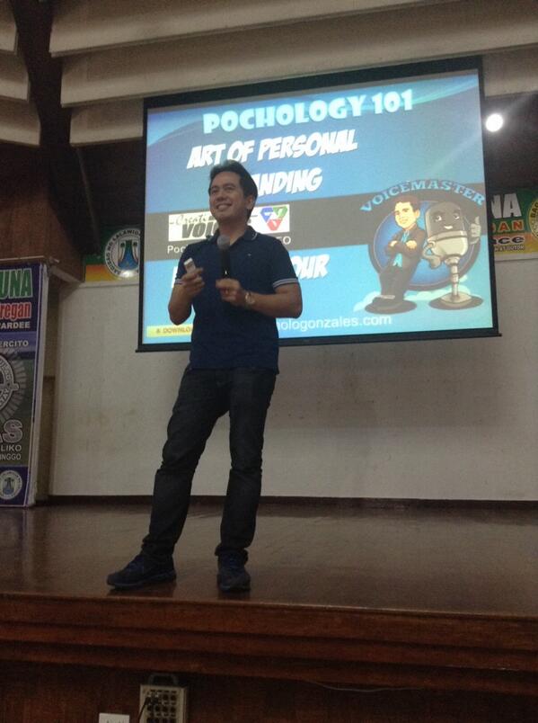 rodmagaru's tweet image. The VOICEMASTER, @Pochology, founder of Creative Voices discussing BRANDING. #BloggingSummit #2LaBS