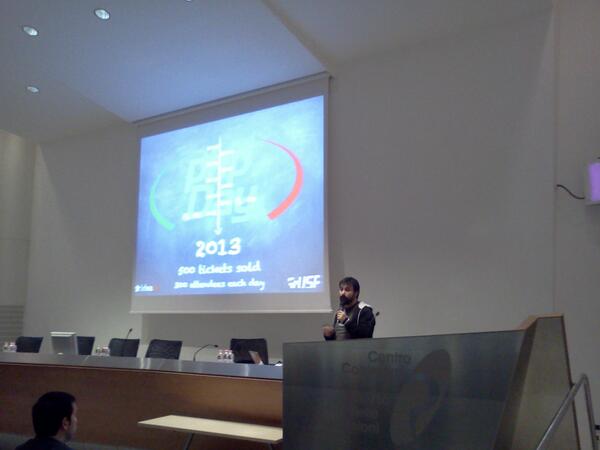 dlondero's tweet image. Il #nosqlday è stato aperto da @fullo l&apos;illustre presidente del @grusp