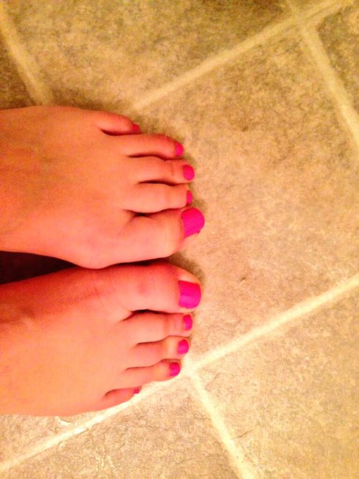 For all you weird feet fucks http://t.co/9ak5FOqt2Y