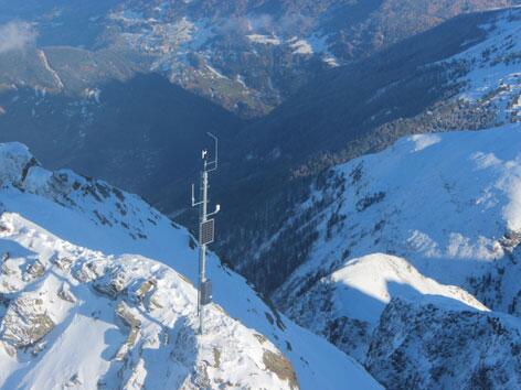 hansterbraak's tweet image. De ÖBB (Oostenrijkse NS) heeft een #windmeter (op #zonne-energie) geplaatst op 3000m om #lawinegevaar in te schatten.