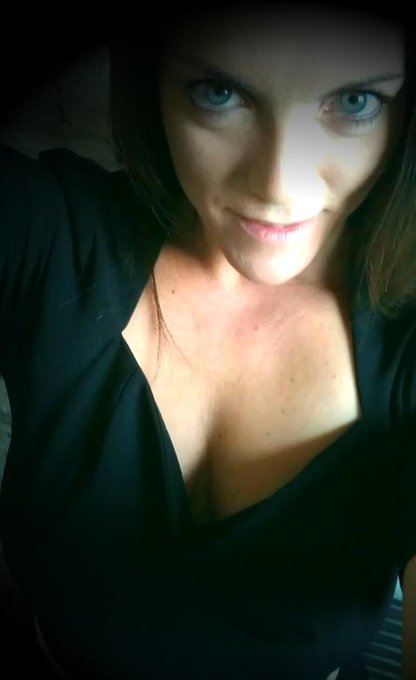 Team meeting today so I decided I should dress appropriately.... #DownBlouse #Tease #Cleavage http://t<a href="/tag/cleavage"class="tags"><span>#cleavage</span></a><a href="/tag/tease"class="tags"><span>#tease</span></a><a href="/tag/downblouse"class="tags"><span>#downblouse</span></a>