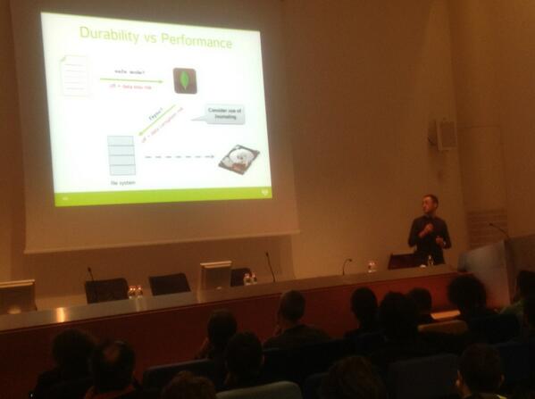 mvlabsit's tweet image. @stefanovalle ci fornisce spunti di scelta al #nosqlday