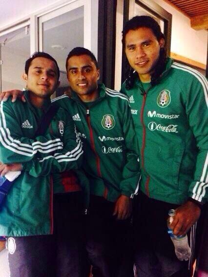 Escuelaleonfc's tweet photo. Buenos días, les compartimos fotos de nuestros tres emblemas en @miseleccionmx @86Aris55 @gullit27 @Chapomontes10 http://t.co/tD7SD22URw