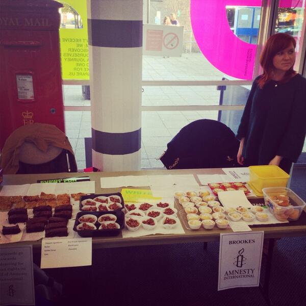 BrookesUAmnesty's tweet photo. With @RosieAntoinette in the main foyer in gipsy lane - come say hi and get some cake!!!!!!! http://t.co/8qevBBf8Km