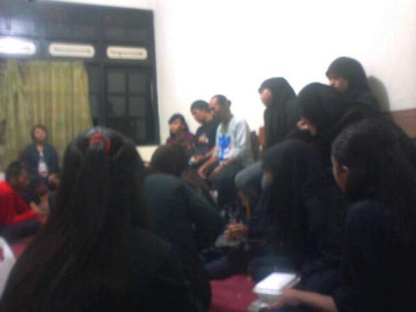 brifing terakhir sebelum pentas teater three <a href="/sman3sragen/">SMA Negeri 3 Sragen</a> festival teater bahasa jawa cc @HumasSragen