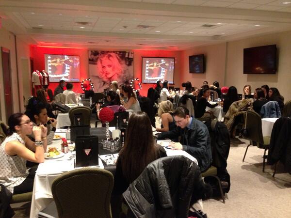 gorJessDanford's tweet image. #workforguess #iloveguess #guessfactory