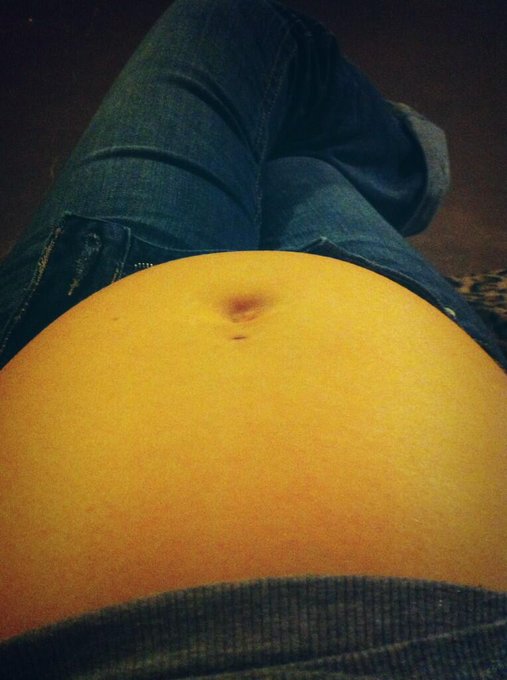 My belly button is looking less and less like a belly button. http://t.co/TbDZsckipw