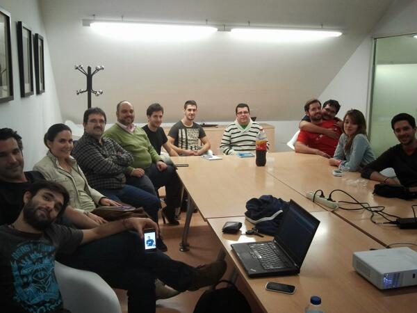 SymfonySevilla's tweet image. El 1er encuentro conjunto con la gente de @DrupalSevilla fue un éxito, no faltes al próximo!  plus.google.com/u/0/events/cjl…