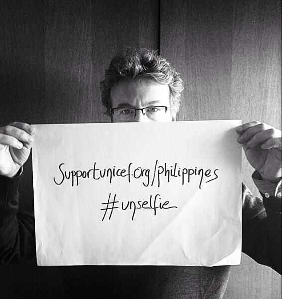bbdo_es's tweet photo. Hay que moverse por Filipinas. Copiar el mensaje, haceros una foto y pasarlo http://t.co/CA7fkiLeUl http://t.co/K9lFuHdh3q