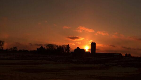 Farm in the distance streamzoo.com/i/14082021