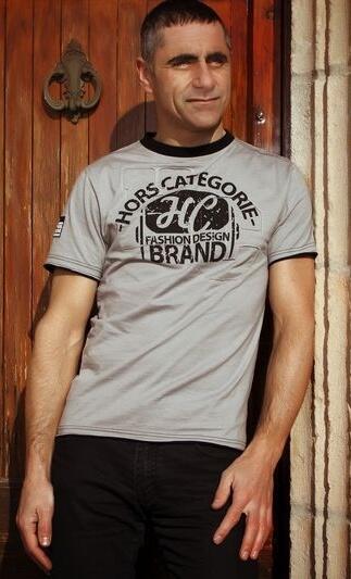 SingulariFr's tweet image. T-shirt "Namcha" gris Hors catégorie (marque de LAURENT Jalabert)
30€ sur sigulari.fr