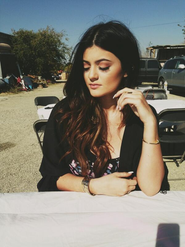 KylieJenner's tweet photo. Liz takin pics on this fine shoot day http://t.co/d4HRqm1p2l