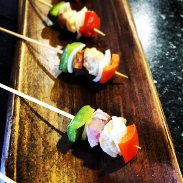 CataECatering's tweet photo. En la cocina IDM .. comida de fin de año con su clientte #Hileret http://t.co/SVzgA7tWMv
