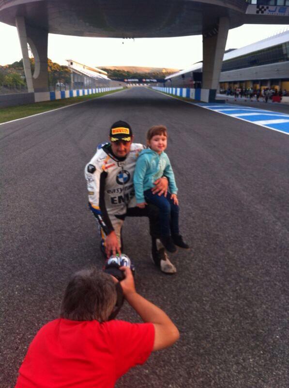 Raul y su hija en jerez despues de un fin de semana duro pero muy chulo.