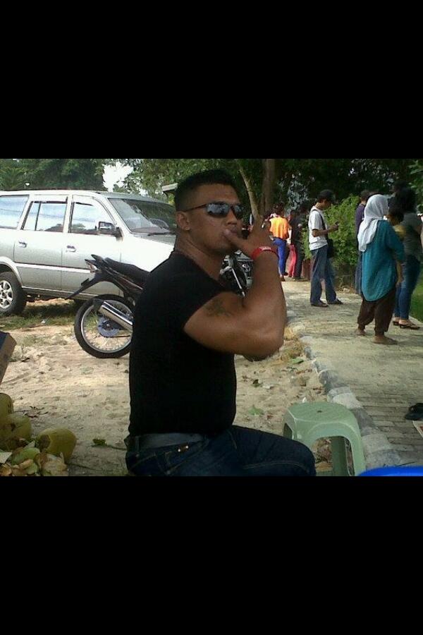 2999Dody's tweet photo. Bodyguard gadun kontol gede http://t.co/YFoCHFZQ3r