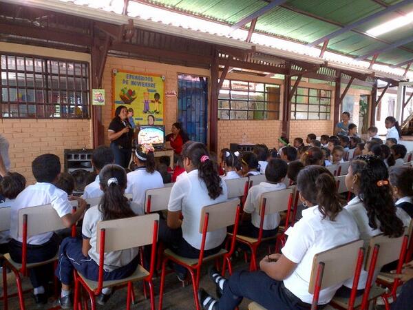 Actividades del Abrazo en Familia con los estudiantes