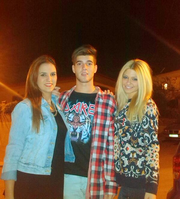 EnmanuelPosadas's tweet photo. Viernes de cafelito @alarcncarmen @albaacuevas http://t.co/pDSXIsgP9h